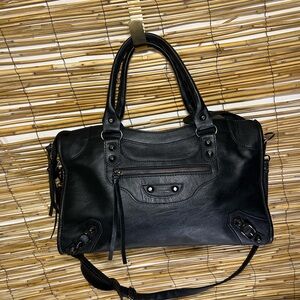 Black Women’s Leather Satchel Handbag - Classic Style